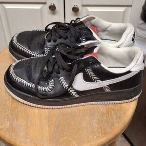 Nike Men's Black and White Stitch Sneakers